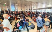 Nhiều hành khách không mang khẩu trang ở sân bay, có biểu hiện lơ là phòng chống dịch