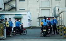 Công nhân Đà Nẵng tranh thủ giờ đổi ca, tiếp tục sản xuất "3 tại chỗ"