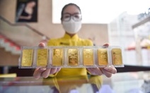 Chủ tịch FED: "Sẽ hành động cứng rắn", vàng thế giới "tháo lui", trong nước trầm lắng