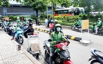 Tài xế xe công nghệ sợ "chạy giữa đường hết xăng, không biết làm sao"