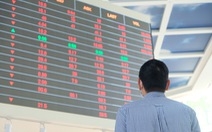 Phạt 2 người thao túng chứng khoán, buộc doanh nghiệp thu hồi cổ phiếu "bán chui"